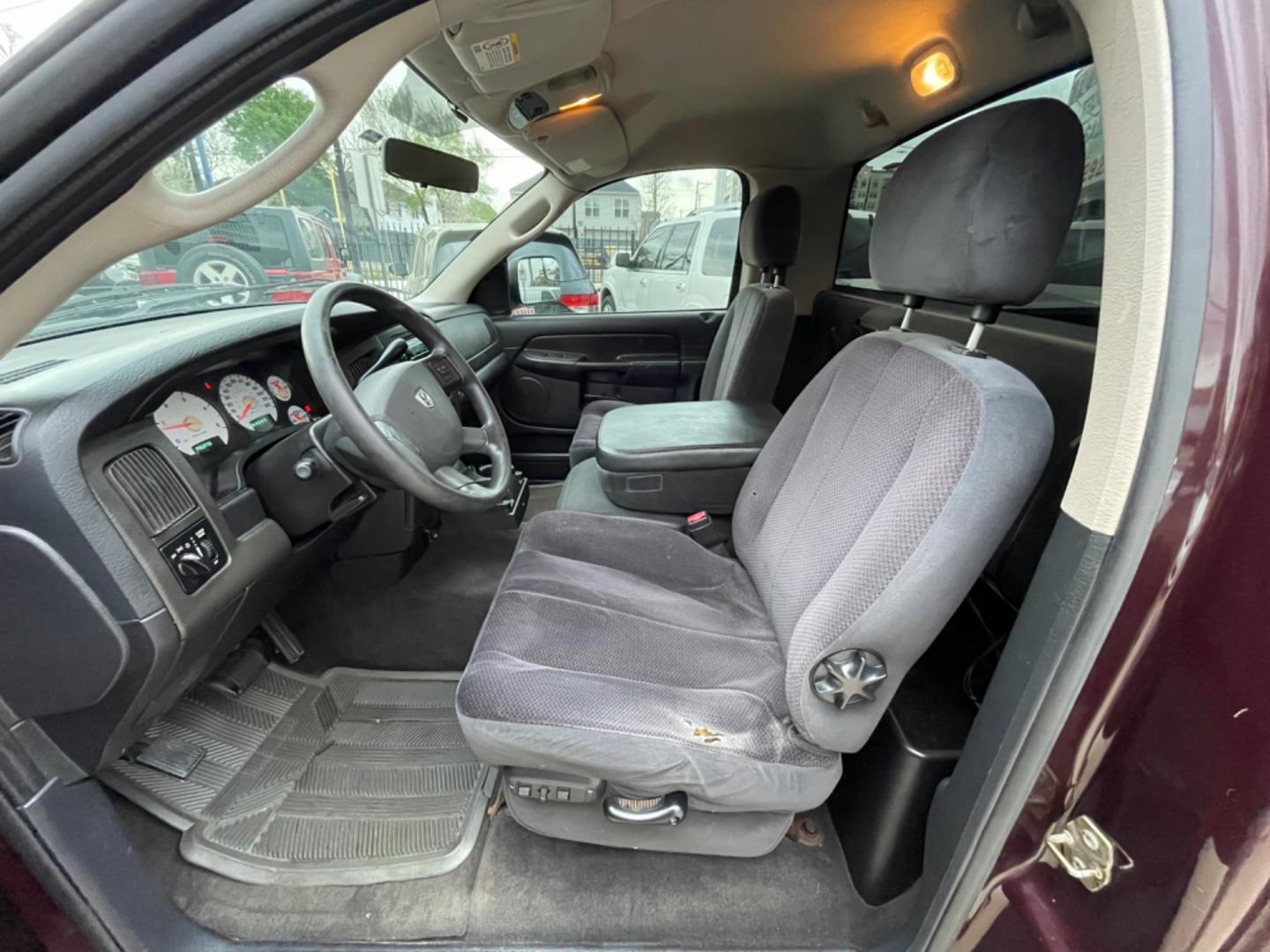 2004 Maroon /Black Dodge Ram 2500 Laramie 2WD (3D7KA26C44G) with an 5.9L L6 OHV 24V TURBO DIESEL engine, Automatic transmission, located at 1501 West 15th St., Houston, 77008, (713) 869-2925, 29.797941, -95.411789 - Photo#4